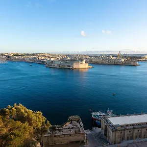valletta-large-3-bedroom.hotelssaintjulians.com/